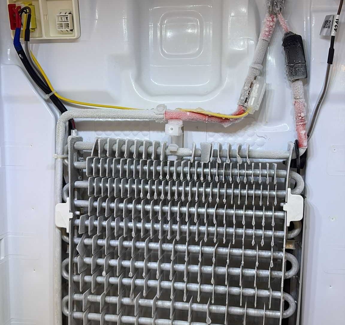 Frozen refrigerator evaporator
